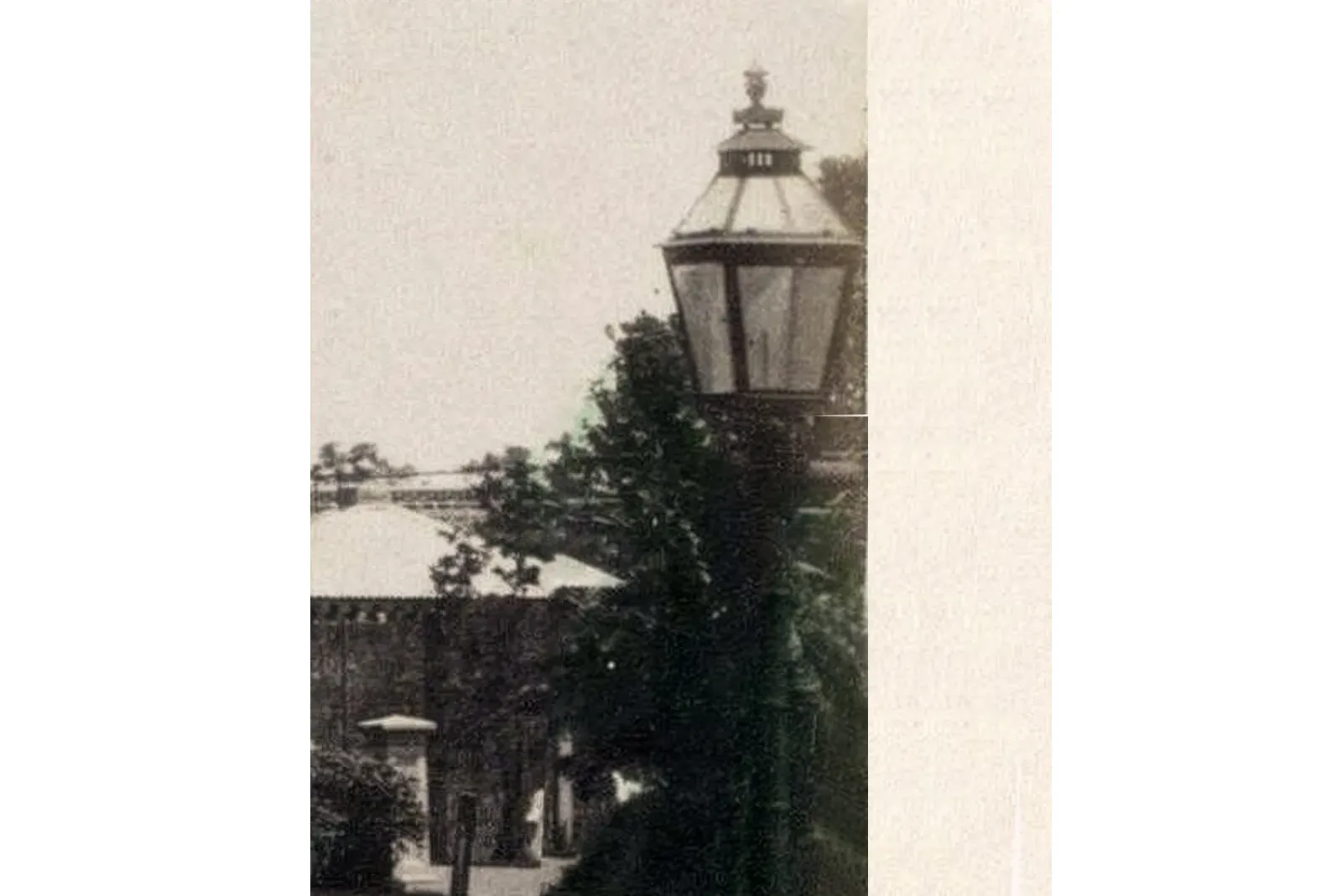 鹿鳴館ガス街灯の元写真