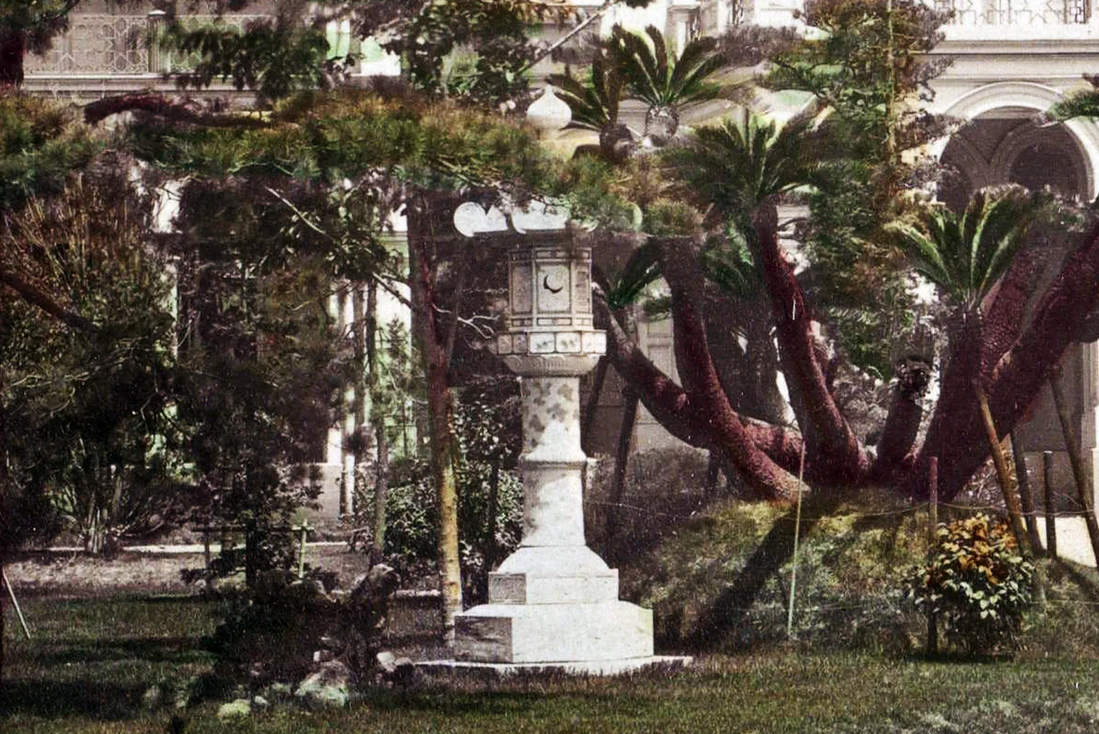 鹿鳴館石灯籠の元写真